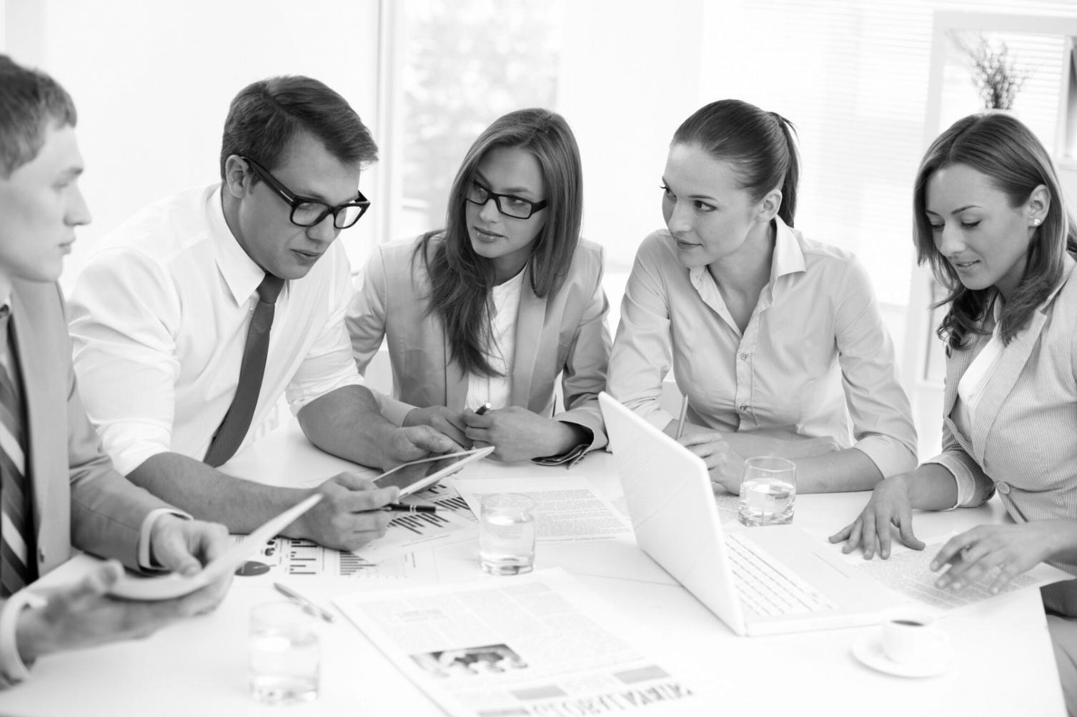 Команда Vitalux Pro работает над образовательными материалами по финансовой грамотности